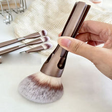 Load image into Gallery viewer, Blend and Snap 4-in-1 Magnetic Brushes for On-the-Go Glam